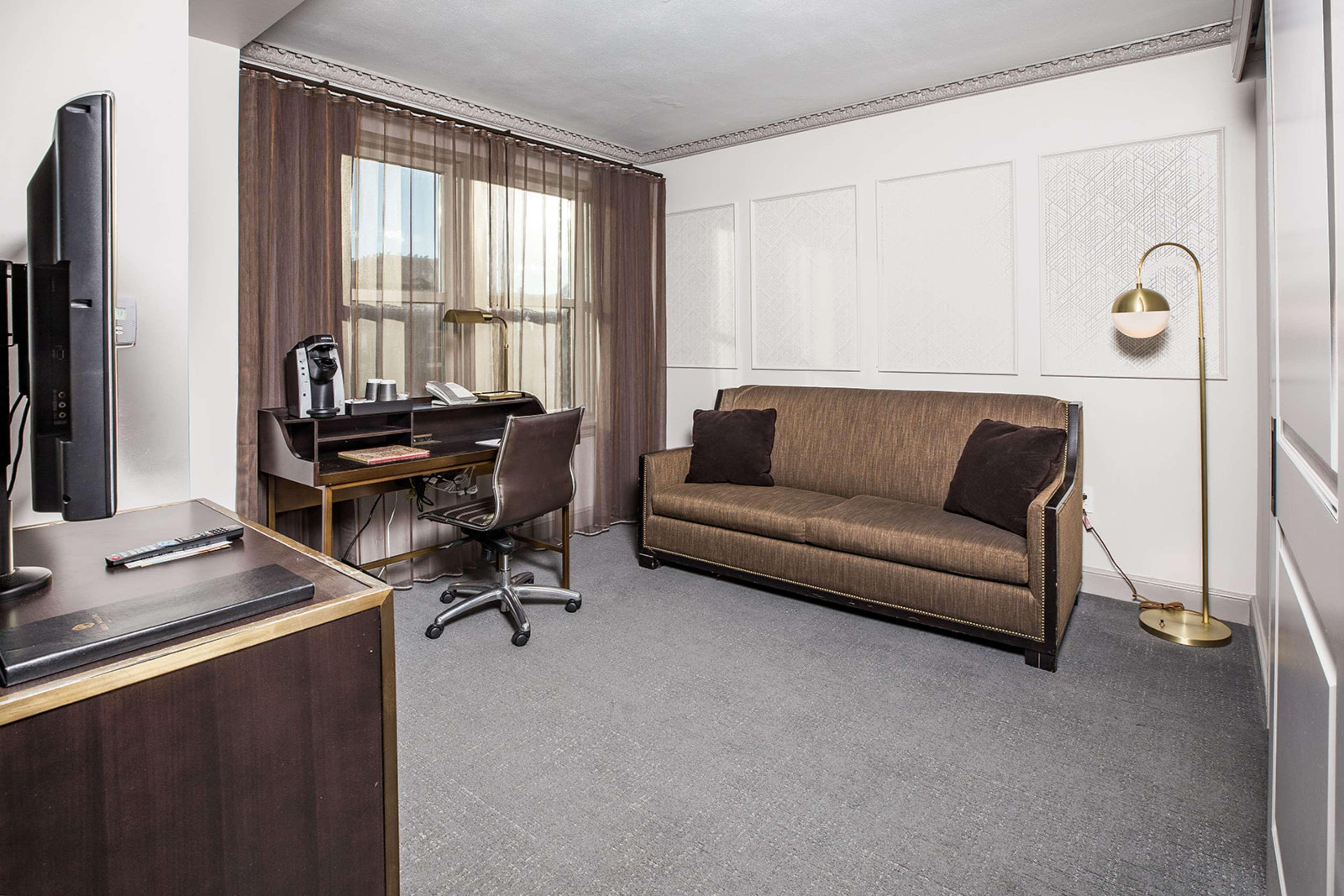 Hotel Phillips Kansas City, Curio Collection By Hilton Eksteriør billede