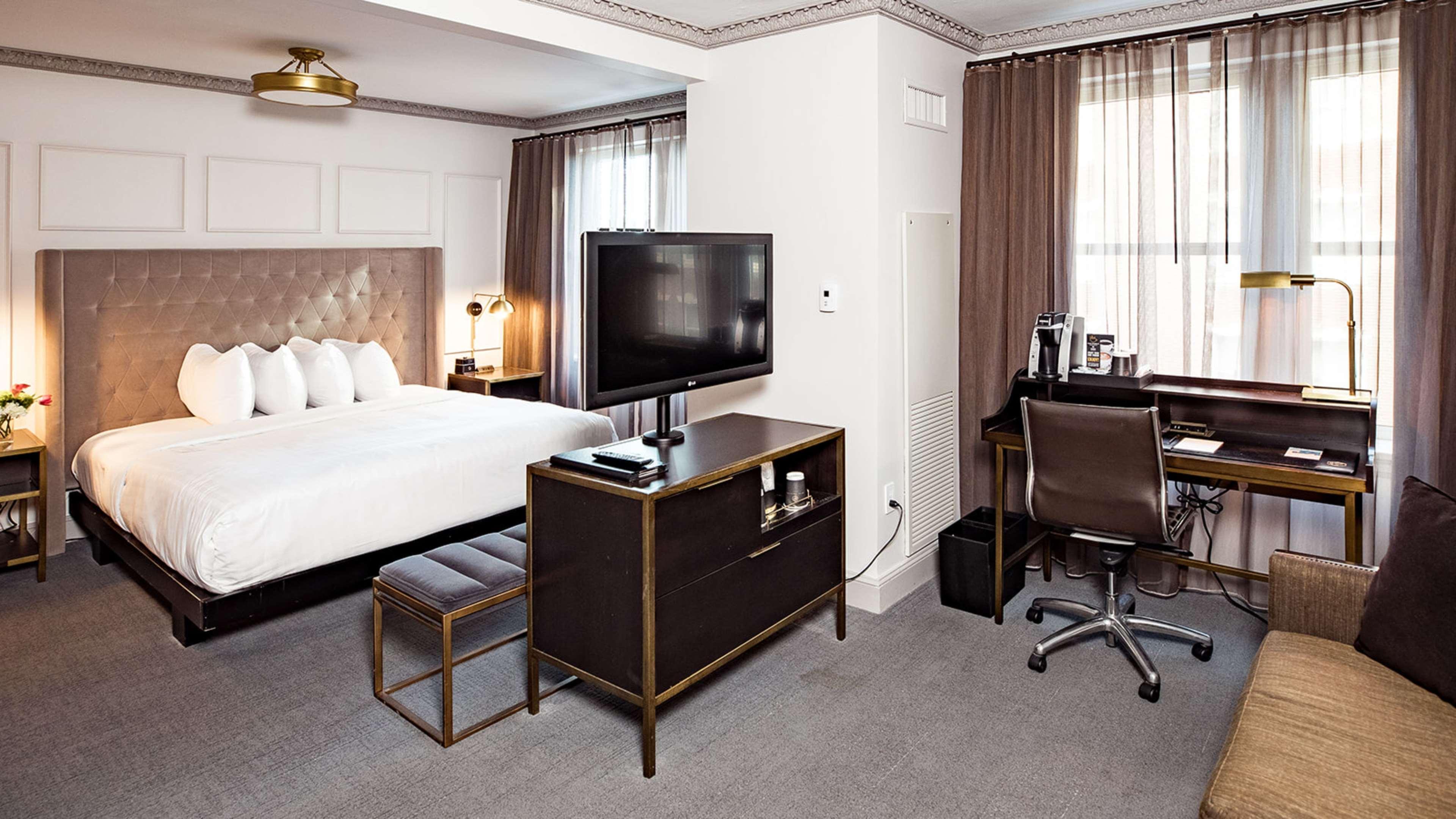 Hotel Phillips Kansas City, Curio Collection By Hilton Eksteriør billede