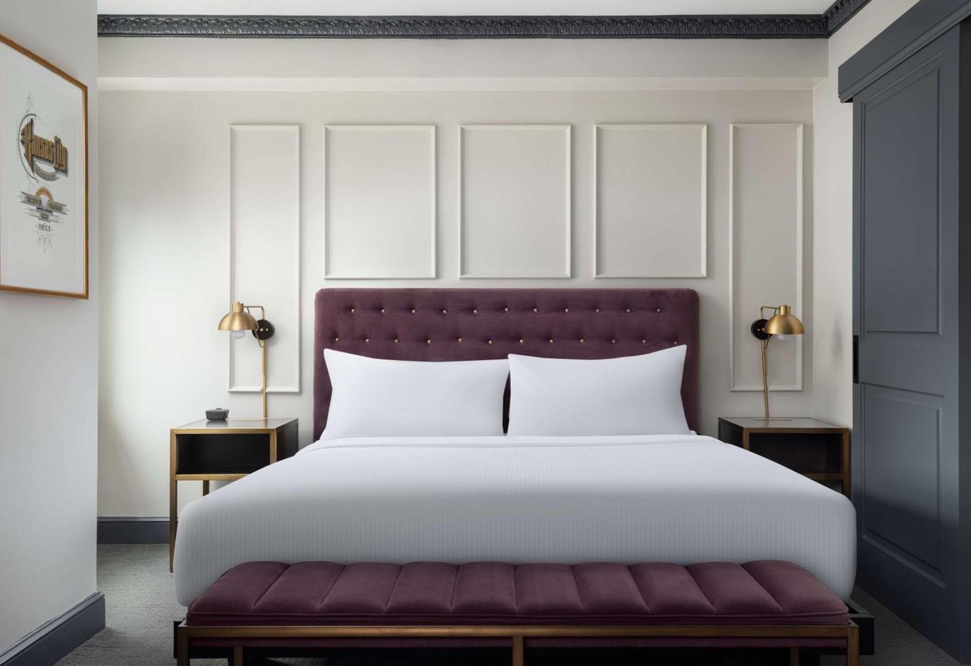 Hotel Phillips Kansas City, Curio Collection By Hilton Eksteriør billede