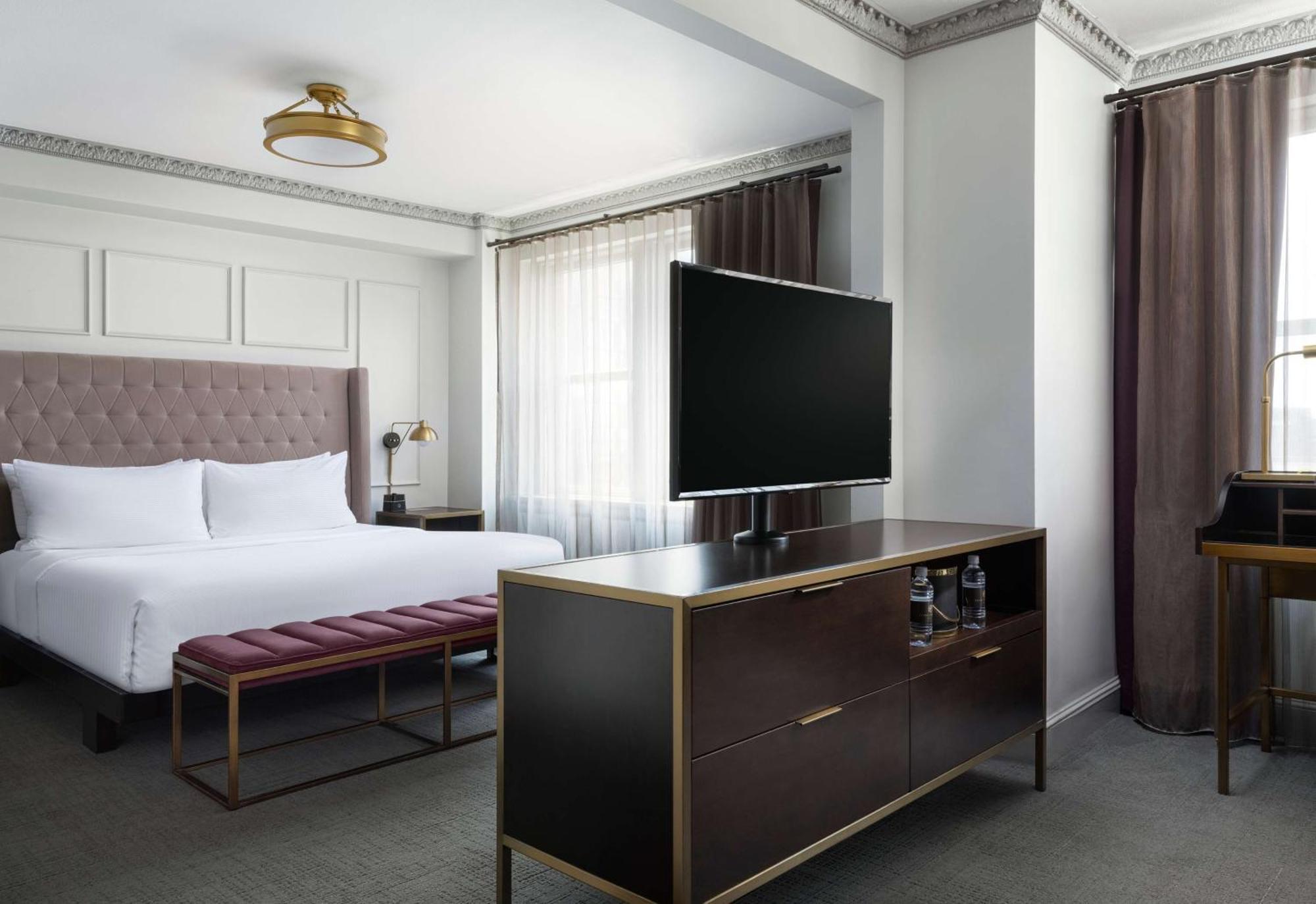 Hotel Phillips Kansas City, Curio Collection By Hilton Eksteriør billede